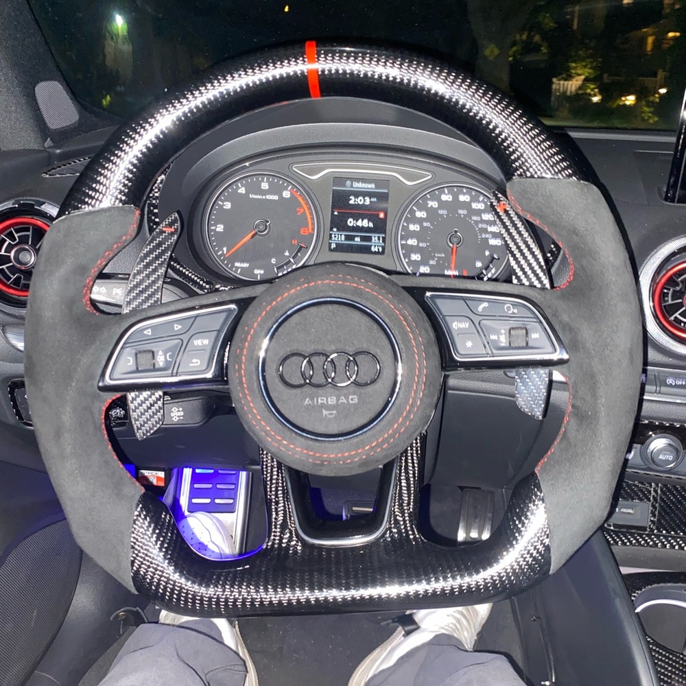 2020 carbon Audi A3 racing steering wheel with carbon paddle shifters - Picture 3 of 8